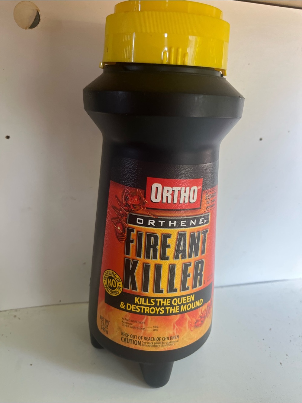 Fire Ant Killer Granules - Black and Yellow